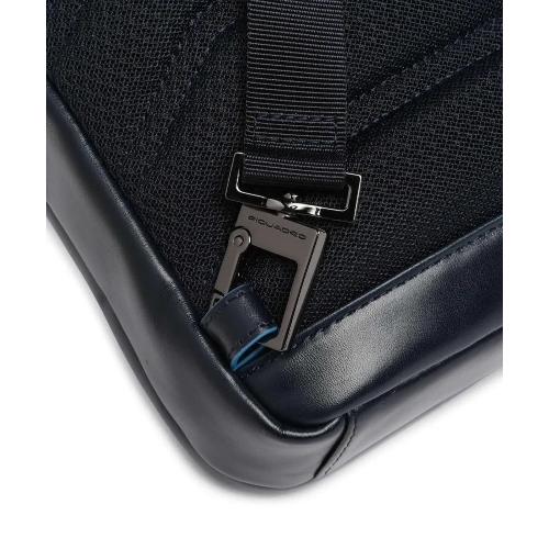 Рюкзак слинг мужской Piquadro Blue Square CA6589B2/BLU2, кожа, темно-синий