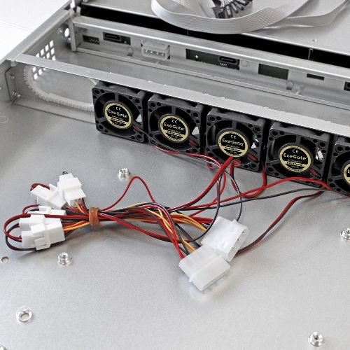 Серверный корпус ExeGate Pro EX293176RUS 1U660-HS04 (RM 19", высота 1U, глубина 660, БП 1U-1000ADS, 4xHotSwap, USB)