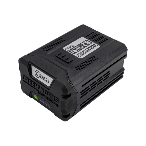 Аккумулятор GreenWorks G82B2, 82V, 2,5 А.ч (2914907) - это литий ионная (Li-ion) батарея, силой тока 2,5 ампер/час и выполненная по самым передовым технологиям. Применяется в линейке всех устройств Greenworks 82V Commercial. Аккумулятор состоит из ячеек производства японской компании LG. Ячейки этого производителя обладают самыми высокими показателями по емкости и выдаваемому напряжению, и относятся к классу A++. Батарея снабжена специальной платой управления, благодаря которой ячейки заряжаются и разряжаются равномерно и одновременно, что значительно продлевает срок жизни аккумулятора (среднее время 7 лет), а также отсутствует эффект потери мощности инструмента при разряде. Для надежной работы аккумулятор снабжен чипом, который защищает его от перезаряда, перегрева и глубокого разряда.Благодаря высокотехнологичным ячейкам, плате управления и защитному чипу, аккумулятор обладает долгим сроком службы - до 2000 циклов заряда-разряда. Корпус - ударопрочный